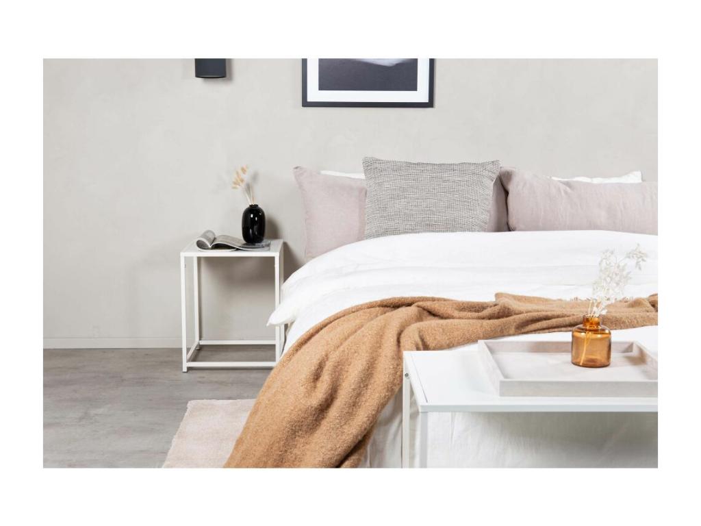 Staal ACSQ49441 Steel Side Table